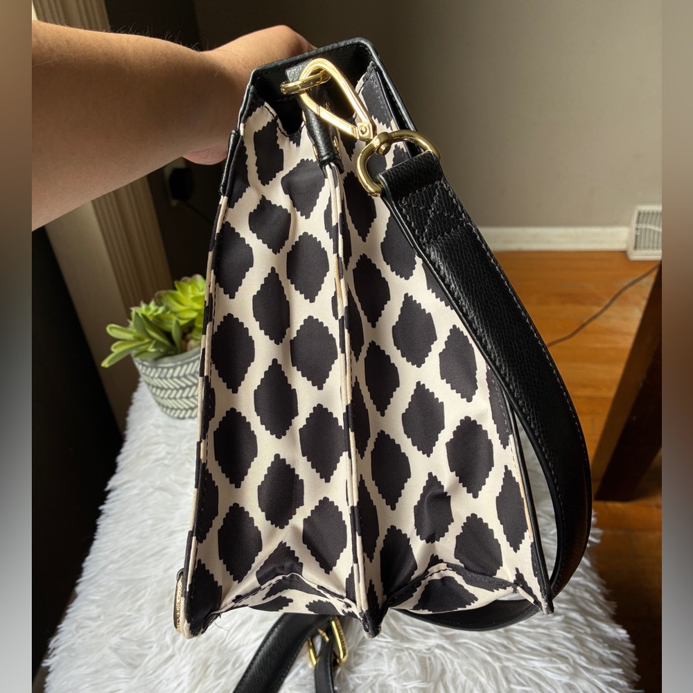 Vera Bradley Changed it Up Crossbody Ikat Spot 🖤 - Picture 9 of 14